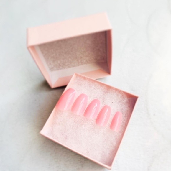 💎5/$25💎 Short Coffin Pink Press On Nails - Picture 3 of 3